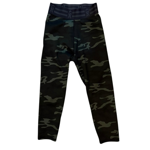 Good American Camo Performance Capri Leggings
Size 0 | Green Camo | NWOT - Picture 4 of 7